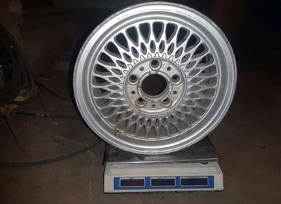 Srochna sotiladi bmw diska