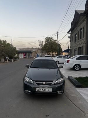 Chevrolet Gentra 2015 sotiladi