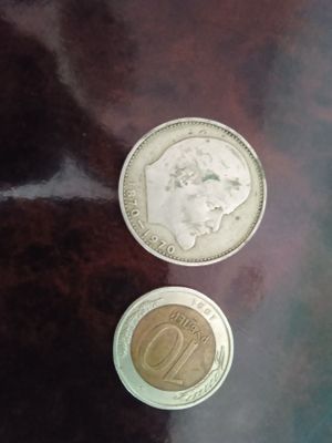 Продаю монеты 1 рубль и 10 рублей