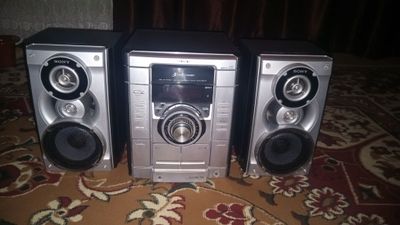 Музыкальный центр SONY.