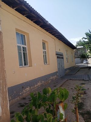 Zudlik bilan uy sotiladi qurulmasi bor 7.1 sotix.