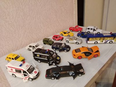 Продам детские железные машинки мадельки разных марок