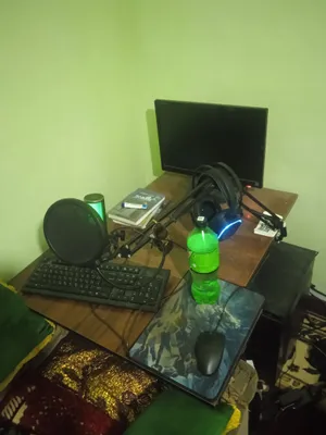 Sborka kompyuter mikrofon klaviatura monitor