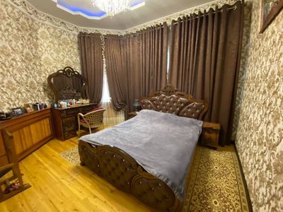Кровать, трюмо, 2 тумбочки в отличном состоянии