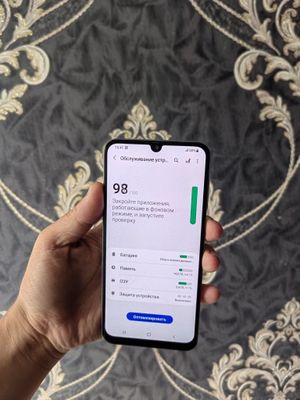 Samsung A30 4/64gb sotiladi radnoy
