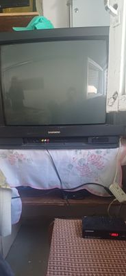 Devu telvizor zur kursatadi