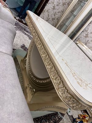 Продается стол со стульями (8 шт)