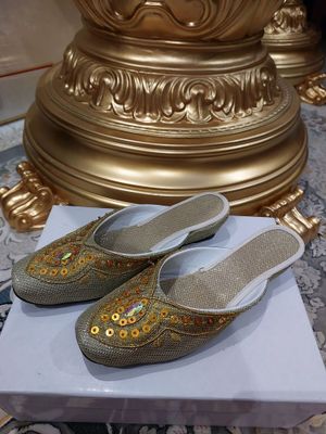 Национальные туфли для невесток