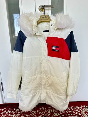 Tommy Hilfiger Qish mavsumi uchun kurtka