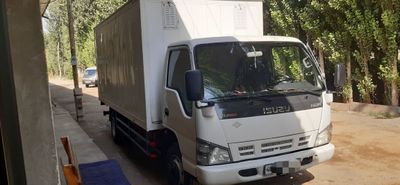 Isuzu NQR sotiladi