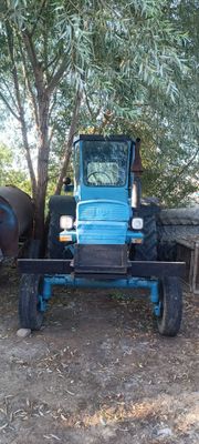 T 28 traktori sotiladi