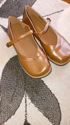 ayollar oyoq kiyimi 35-36