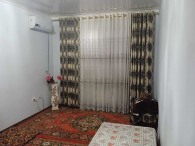 Urganch shahar markazida 2 xonali kvartira sotiladi.