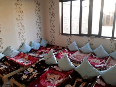 Сотилади 26 та кроватча 5 та стол ва 20 та стулча 10 та пластмасса стулчиклар