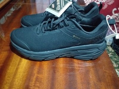 Продам кроссовки фирмы HOKA с технологией GORETEX