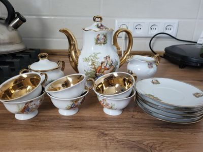 Продам фарфоровой сервиз Мадона