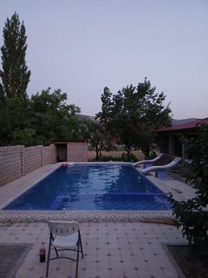 Dacha oilaviy va ulfatlar uchun, bochkaga yetmasdan, Kizil su
