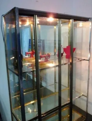 Продаётся стеклянный шкаф,шкаф,мебель,shkaf