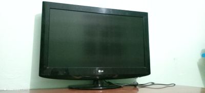 JG 32 TELIVIZOR sotiladi Holati alo tuynur orqalik ishlidi