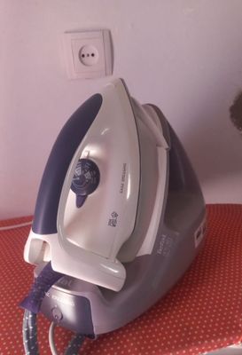 Yangi par utyuk Firma tefal yangi srochna sotiladi sifatiga chotki