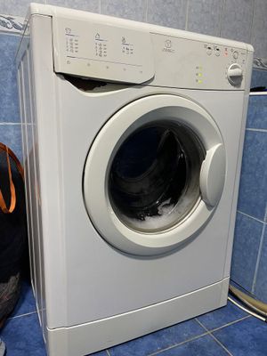 Продам стиральную машинку indesit