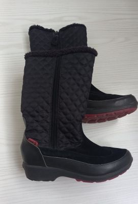 Сапоги зимние тёплые.