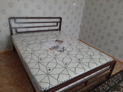 Кровать двуспальная с ноым ортопедическим матрасом