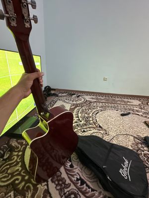 Akustik gitara 150$ kami bor