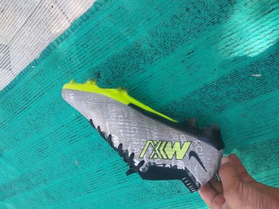 yangi butsi 42 razmer 2 marta kiyilgan air zoom