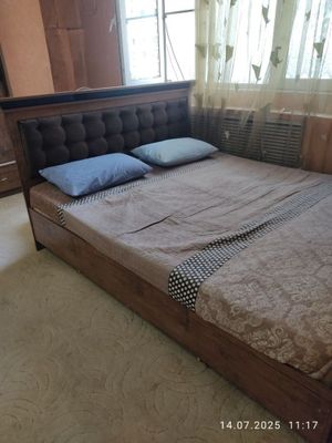 Продаётся двухспальная кровать (без матраса) – 800 000 сум