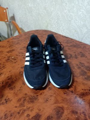 Крассовки оригинальные Адидас 43-44рр