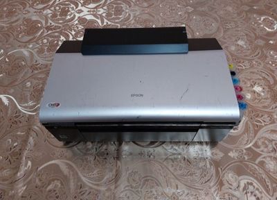 Rangli printer sotiladi
