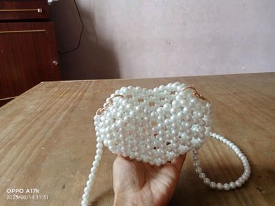 Yurakcha shaklida munchoqdan toʻqilgan sumka