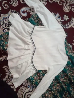 Juda chiroyli kiyimlar faqat tel ozroq xira edi