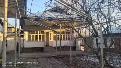 Oxangaron tumanida xovli-uy sotiladi