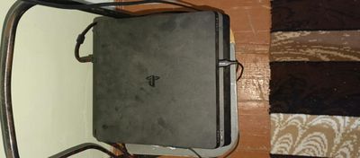 Playstation 4 slim sotiladi 300$