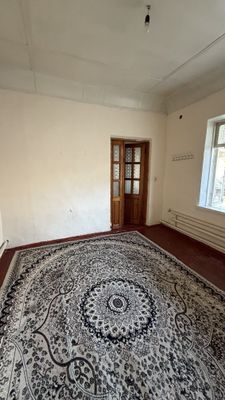 hovli yarmi ijaraga beriladi studentlarga va oilaga