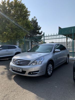 Nissan teana sotiladi
