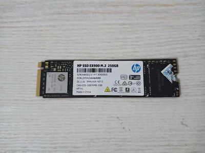 Продается ssd память hp на 250 GB и 2 шнура hdmi и 1 кабель питания