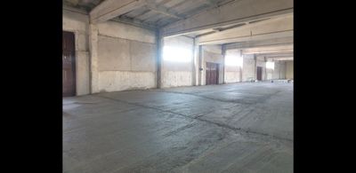 Ижарага катта хажмдаги бино