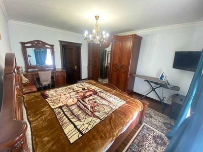 сдам квартиру ул. Юнус Раджаби, метро Космонавты 3/1/4 с обстановкой