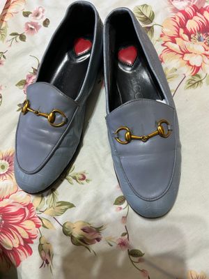 Gucci oyoq kiyim sotiladi