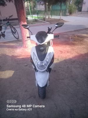 Продам скутер Лифан 26