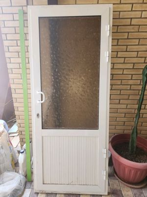АKFA эшик