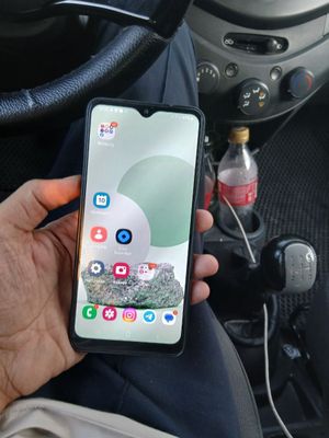 Galaxy a22 Aybi yoq ishlashi yaxshi