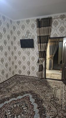 Узок муддатга оилага йоки студент кизларга ижарага берилади