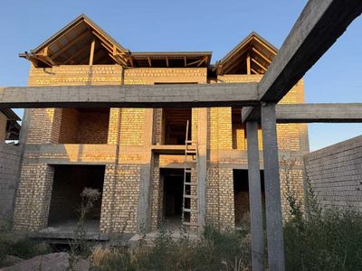 Дом-коробка,жжёный кирпич,600кв,3.5 сотки,Хасанбой