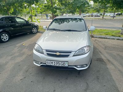 Chevrolet Lacetti Gentra сотилади.