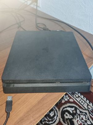 PlayStation 4 slim 1trb