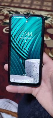 Samsung A30s sotiladi karobka dakumenti bor ishlashi zor.